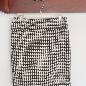 Cream and Black Knee-length Pencil Skirt for Work